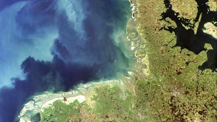 Satellitenaufnahme Norddeutschland mit Tideelbe und Nordsee (Bild: Daten von ESA, verarbeitet von Hereon)