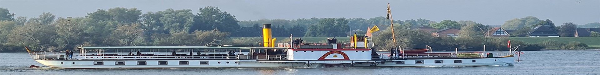 Ausflugsschiff auf der Elbe (Foto: Jana Friedrich / Hereon)